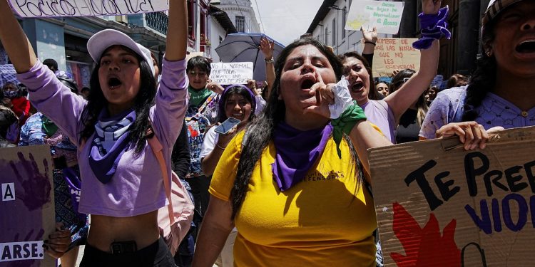 Mujeres en todo el mundo March para exigir el fin de la violencia, la desigualdad | Noticias de mujeres