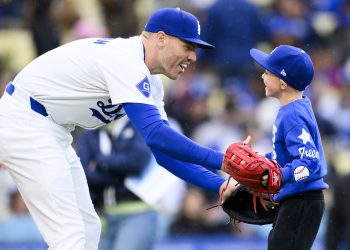 «Tokio con papá» – La esposa de Freddie Freeman, Chelsea, en su hijo Charlie viviendo el sueño con viaje a MLB 2025 abridor