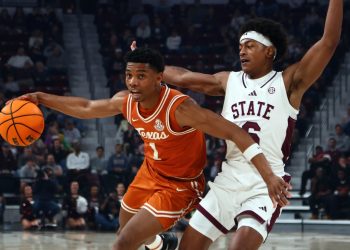 Texas supera el No. 25 Estado de Mississippi en OT