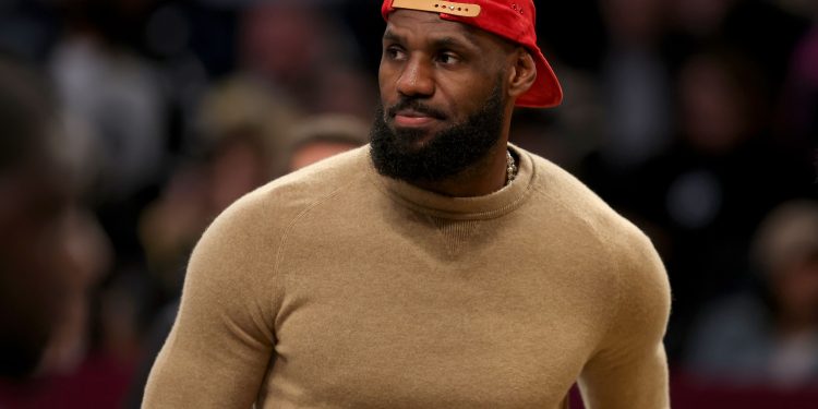 Superstar deja al equipo con recomendación médica mientras los Lakers se preparan para dos juegos de gran éxito