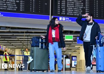Cientos de vuelos cancelados cuando las huelgas llegaron a los aeropuertos