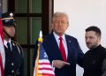 Trump detiene la ayuda militar a Ucrania después de romperse con Zelenskyy | Noticias de Donald Trump