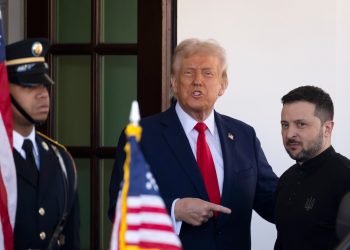 Trump detiene la ayuda militar a Ucrania después de romperse con Zelenskyy | Noticias de Donald Trump