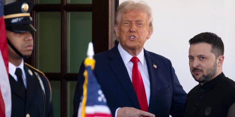 Trump detiene la ayuda militar a Ucrania después de romperse con Zelenskyy | Noticias de Donald Trump