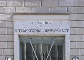 Según los informes, la USAID quema, triturando documentos clasificados