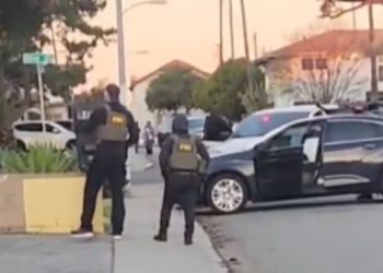 A pesar de la oposición de California, ICE, agentes federales que arrestaron criminales violentos