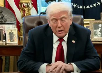 Trump anuncia con orgullo que está aumentando los precios de sus medicamentos recetados