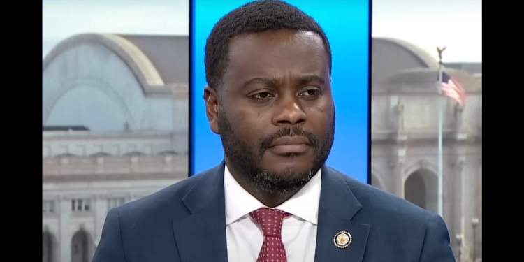 CSPAN Caller destruye el congresista de Rhode Island Gabe Amo: «Tu mensaje no resuena» (Video) | El experto de la puerta de entrada