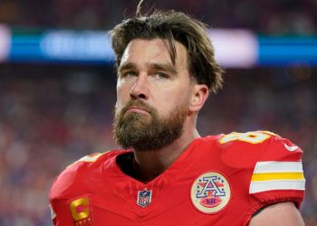 Travis Kelce confirma que jugará para los Jefes de Kansas City en 2025 después de la derrota del Super Bowl | Noticias de la NFL