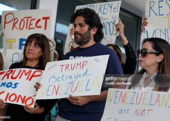 Demanda de archivos haitiano y venezolano para bloquear TPS Rollback