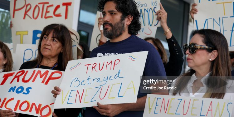 Demanda de archivos haitiano y venezolano para bloquear TPS Rollback
