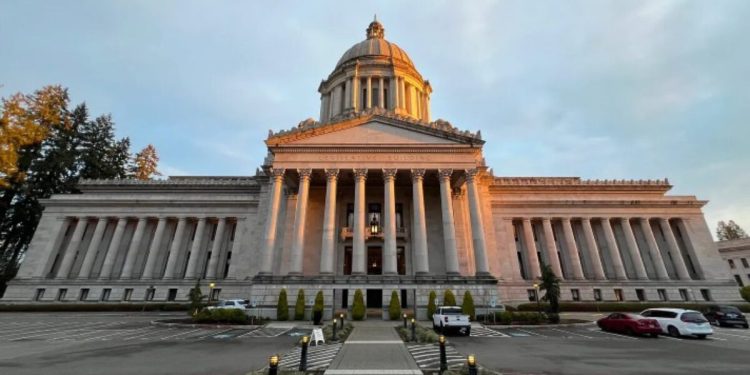 Los demócratas estatales quieren que la mayoría de las personas voten en Washington, incluso si nunca han vivido allí | El experto de la puerta de entrada