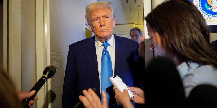 Trump entra en tarifas a medida que los mercados de valores globales entran en caída libre | Economía