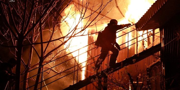 Niño entre los tres asesinados en el ataque de Rusia a Ucrania antes de que París habla | Noticias de guerra de Rusia-Ukraine