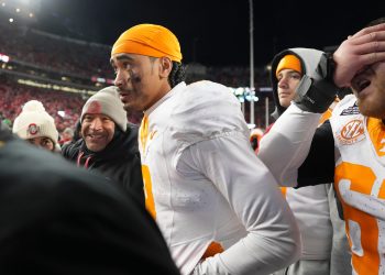 Los fanáticos troll nico iamaleava por su balón suelto de UCLA, ya que los impuestos altos de Cali podrían afectar la última oferta