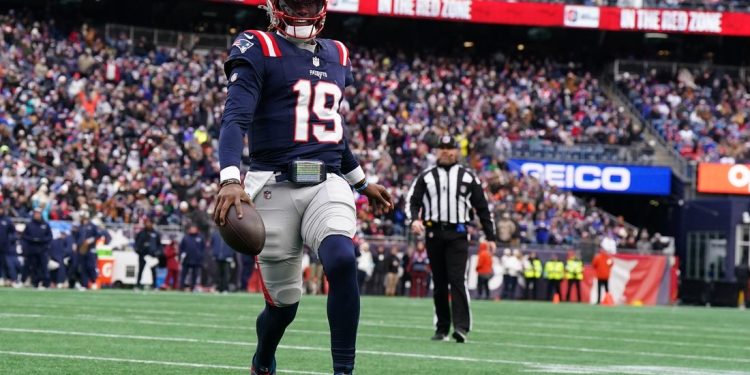 Informes: los Cowboys adquieren QB Joe Milton III de Patriots