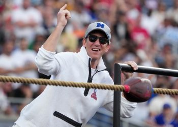 $ 160,000,000 por valor de la propiedad minoritaria de los ojos, ya que los gigantes buscan inversores para una participación del 10%: informe