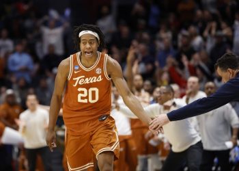 Sec Freshman of Year Tre Johnson Dejando Texas para la NBA