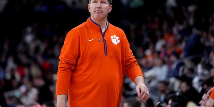 Clemson, Brad Brownell acepta la extensión hasta 2031