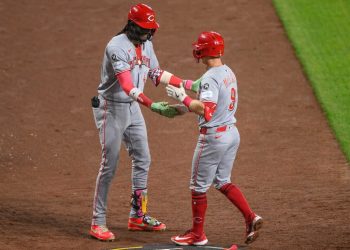 Reds Slug Tres horas mientras pasan por los Orioles