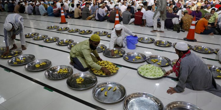 No hay un partido como un partido iftar para los aspirantes a líderes de Bangladesh