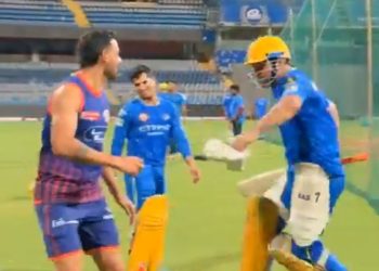 La Sra. Dhoni intenta golpear a Deepak Chahar con un bate por delante de MI vs CSK IPL 2025 Match (reloj)