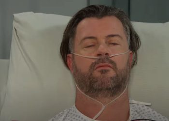 EJ abre los ojos mientras Belle confiesa su amor