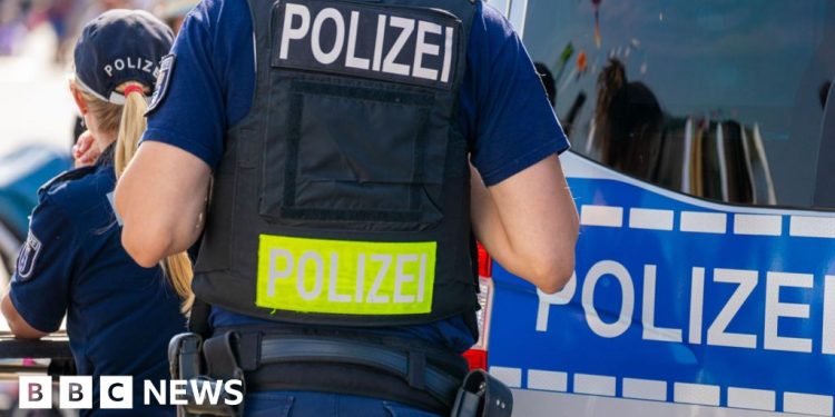 Manhunt en Alemania después de que se encontraron tres cuerpos