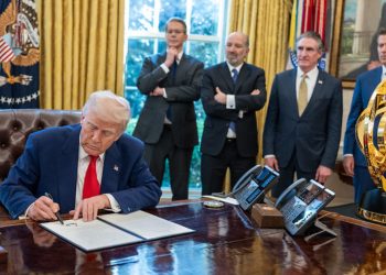 El presidente Trump firma órdenes ejecutivas de modernización de la defensa militar: reformar las ventas de defensa extranjera y restaurar el dominio marítimo estadounidense | El experto de la puerta de entrada