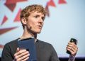 El CEO de Stripe dice que asegura que sus principales líderes entrevisten a un cliente dos veces al mes