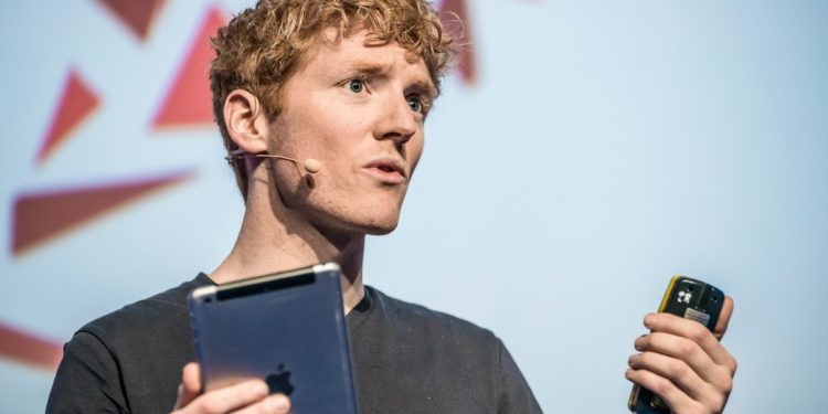 El CEO de Stripe dice que asegura que sus principales líderes entrevisten a un cliente dos veces al mes