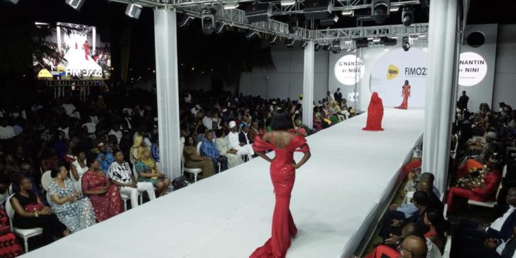 El Festival Internacional de Moda de Togo lucha por un mundo sin cáncer