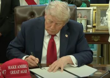 Trump Orden Strips Financing de ciudades santuario involucradas en 'insurrección'