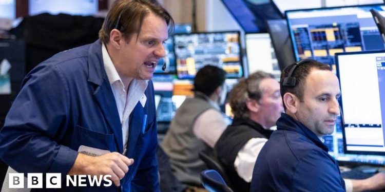 Los aranceles de Trump desencadenan la caída más pronunciada para las acciones estadounidenses desde 2020 como China, la UE promete devolver el golpe