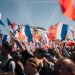 'Un mar de banderas': los ciudadanos franceses salen 'en masa' para apoyar a Marine Le Pen después de una falsa condena y prohibición electoral | El experto de la puerta de entrada