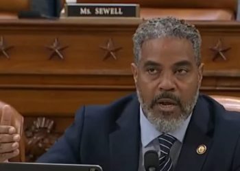 El congresista demócrata destruye el representante comercial de Trump sobre el caos de tarifas