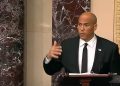 El senador Cory Booker lidera al interrumpir el Senado mientras pueda soportar para protestar contra Trump