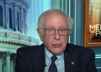 Bernie Sanders derriba a Kristen Welker mientras trata de dividir a los demócratas e independientes