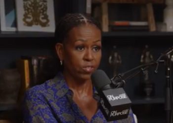 Michelle Obama afirma que el problema de deportación la mantiene despierta por la noche, después de que su esposo deportó a 3 millones de ilegales (video) | El experto de la puerta de entrada