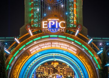 Epic Universe es hermoso por la noche … pero no estará abierto por la noche.