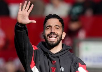 Gary Neville: Man Utd necesita cinco nuevos fichajes para adaptarse al sistema de Ruben Amorim | Noticias de fútbol