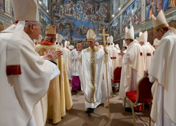 El Papa Leo XIV se alinea con «gente común» en su primera misa