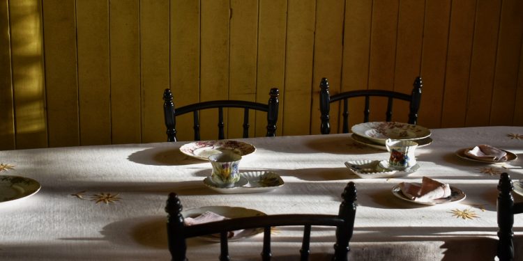 Chonchi: Where the Soul of Chiloé Descends to the Sea Among Shingles, Memories, and Accordions