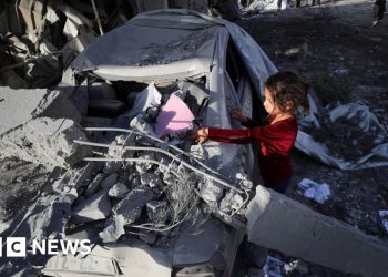 Los golpes israelíes a través de Gaza Kill 80, los hospitales y los rescatistas dicen