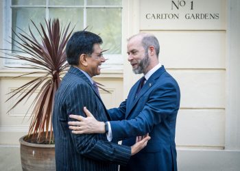 India, Reino Unido de acuerdo con el acuerdo comercial 'histórico' que incluye recortes de tarifas | Noticias de comercio internacional