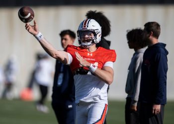 Jackson Arnold tiene el destino de Hugh Freeze y Auburn en sus manos, afirma Josh Pate