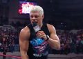 El aliado de 39 años de Cody Rhodes usa su chaqueta después de que el evento principal del sábado por la noche de la WWE salga del aire