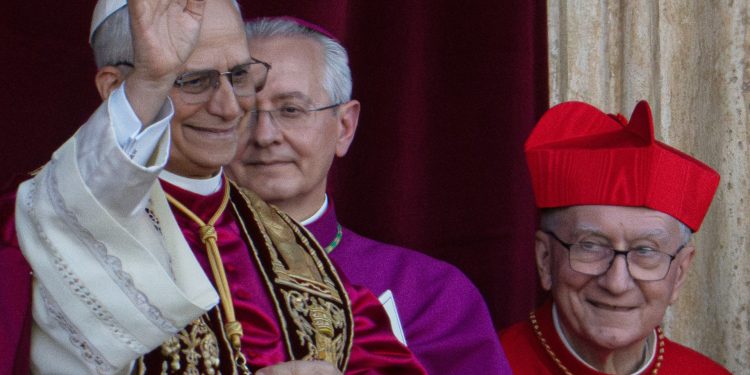 '¡Leone!' Las multitudes del Vaticano saludan a Leo XIV como nuevo Papa de la Iglesia Católica | Noticias de la religión