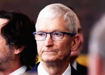 Apple puede enfrentar cargos penales por presuntamente mentirle a un juez federal