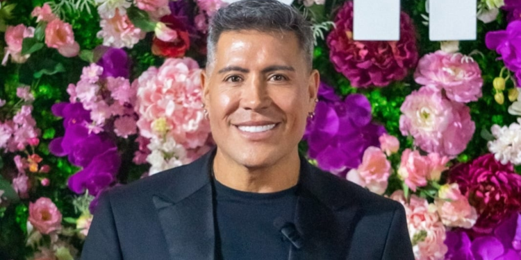 Edgardo Navarro Cea: El Maestro del Estilo que Devuelve Identidad con Cada Hebra